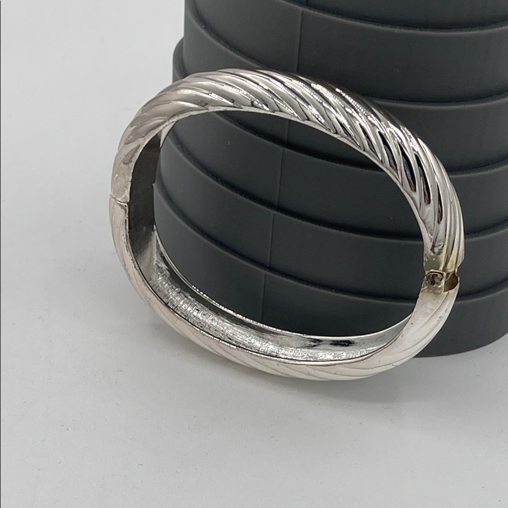 4.15.26-5 Silver tone Textured Hinge Bracelet